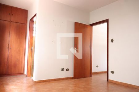 Casa à venda com 275m², 3 quartos e 2 vagassuíte