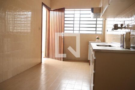 Casa à venda com 275m², 3 quartos e 2 vagascozinha
