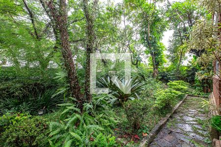 Casa à venda com 439m², 3 quartos e 5 vagas Casa à venda com 439m², 3 quartos e 5 vagasQuintal Frente