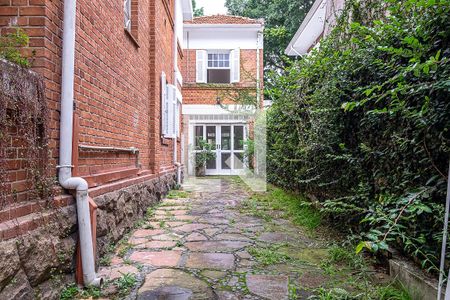 Casa à venda com 439m², 3 quartos e 5 vagas Casa à venda com 439m², 3 quartos e 5 vagasQuintal Frente