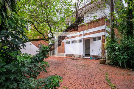 Casa à venda com 439m², 3 quartos e 5 vagas Casa à venda com 439m², 3 quartos e 5 vagasQuintal Fundos