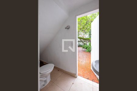 Casa à venda com 439m², 3 quartos e 5 vagas Casa à venda com 439m², 3 quartos e 5 vagasEdícula - Banheiro