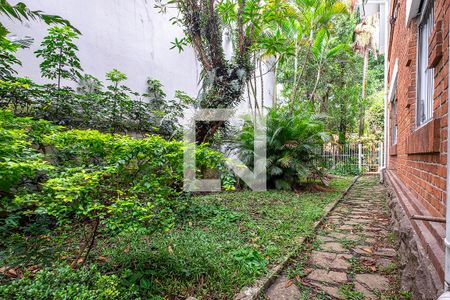 Casa à venda com 439m², 3 quartos e 5 vagas Casa à venda com 439m², 3 quartos e 5 vagasFachada