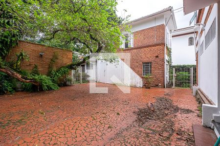 Casa à venda com 439m², 3 quartos e 5 vagas Casa à venda com 439m², 3 quartos e 5 vagasQuintal Fundos