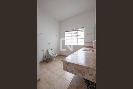 Casa à venda com 439m², 3 quartos e 5 vagas Casa à venda com 439m², 3 quartos e 5 vagasBanheiro