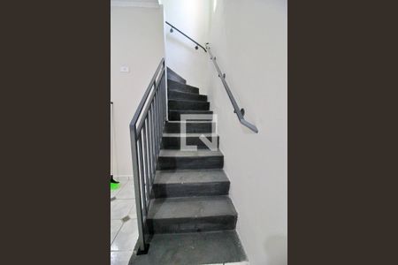 Escada de casa à venda com 2 quartos, 110m² em Jardim das Maravilhas, Santo André