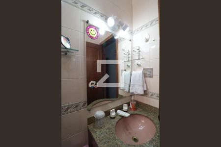 Casa à venda com 230m², 3 quartos e 5 vagasBanheiro da Suite 1 