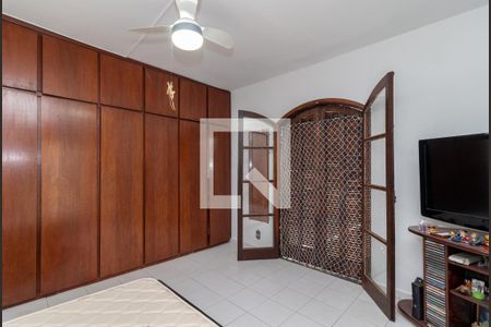 Casa à venda com 180m², 3 quartos e 2 vagasSuíte