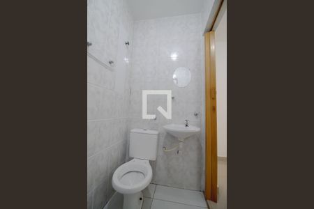 Banheiro da Suíte  de casa para alugar com 1 quarto, 45m² em Parque Pinheiros, Taboão da Serra