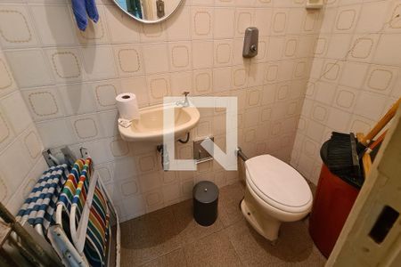 Casa à venda com 300m², 3 quartos e 6 vagasBanheiro 2