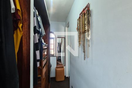 Casa à venda com 300m², 3 quartos e 6 vagasCloset da suíte