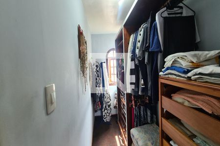 Casa à venda com 300m², 3 quartos e 6 vagasCloset da suíte