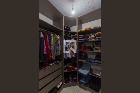 Casa à venda com 106m², 2 quartos e 2 vagas Casa à venda com 106m², 2 quartos e 2 vagasCloset da Quarto 2