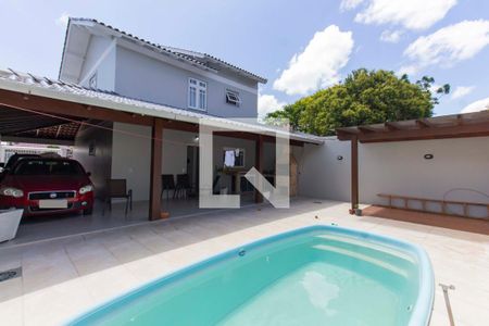 Casa à venda com 106m², 2 quartos e 2 vagas Casa à venda com 106m², 2 quartos e 2 vagasPiscina