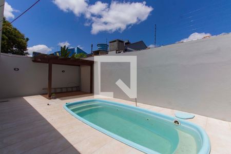 Casa à venda com 106m², 2 quartos e 2 vagas Casa à venda com 106m², 2 quartos e 2 vagasPiscina