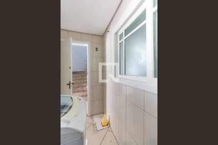 Casa à venda com 106m², 2 quartos e 2 vagas Casa à venda com 106m², 2 quartos e 2 vagasLavanderia