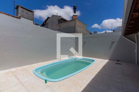 Casa à venda com 106m², 2 quartos e 2 vagas Casa à venda com 106m², 2 quartos e 2 vagasPiscina