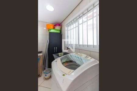 Casa à venda com 106m², 2 quartos e 2 vagas Casa à venda com 106m², 2 quartos e 2 vagasLavanderia