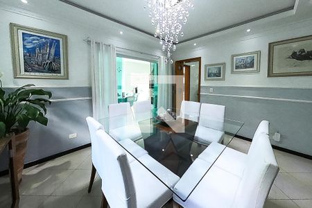 Casa à venda com 390m², 6 quartos e 4 vagas Casa à venda com 390m², 6 quartos e 4 vagassala de jantar