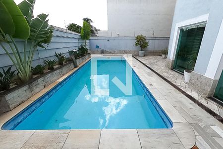 Casa à venda com 390m², 6 quartos e 4 vagas Casa à venda com 390m², 6 quartos e 4 vagaspiscina
