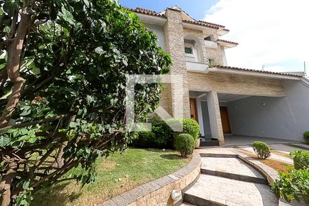 Casa à venda com 390m², 6 quartos e 4 vagas Casa à venda com 390m², 6 quartos e 4 vagasarea externa frente