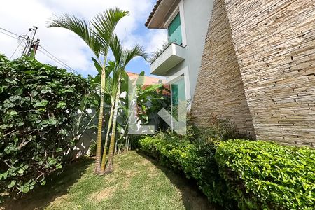 Casa à venda com 390m², 6 quartos e 4 vagas Casa à venda com 390m², 6 quartos e 4 vagasarea externa frente