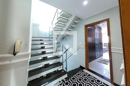 Casa à venda com 390m², 6 quartos e 4 vagas Casa à venda com 390m², 6 quartos e 4 vagashall pavimento 2