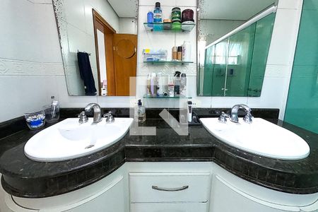 Casa à venda com 390m², 6 quartos e 4 vagas Casa à venda com 390m², 6 quartos e 4 vagasdetalhe banheiro suite 4