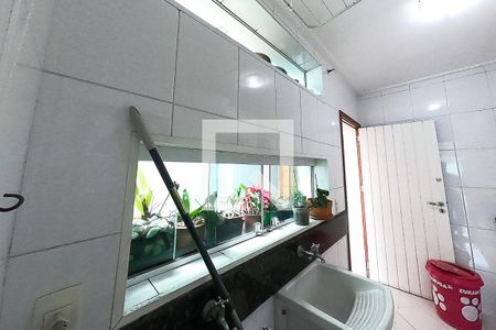 Casa à venda com 390m², 6 quartos e 4 vagas Casa à venda com 390m², 6 quartos e 4 vagaslavanderia