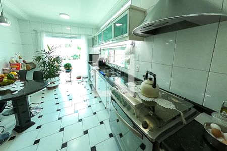 Casa à venda com 390m², 6 quartos e 4 vagas Casa à venda com 390m², 6 quartos e 4 vagascozinha