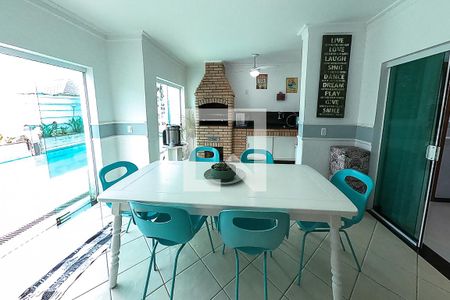 Casa à venda com 390m², 6 quartos e 4 vagas Casa à venda com 390m², 6 quartos e 4 vagaschurrasqueira