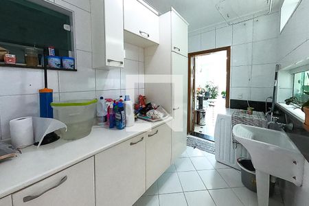 Casa à venda com 390m², 6 quartos e 4 vagas Casa à venda com 390m², 6 quartos e 4 vagaslavanderia