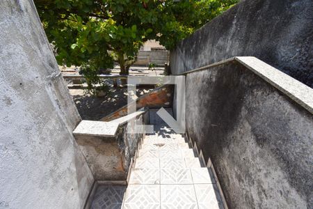 Casa à venda com 450m², 6 quartos e 1 vagaEscada para o segundo andar