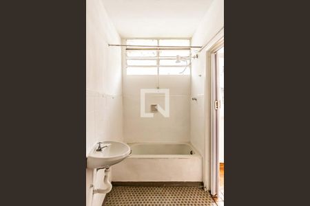 Banheiro de kitnet/studio para alugar com 1 quarto, 44m² em República, São Paulo