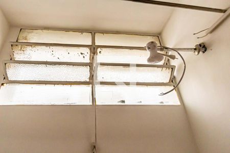 Banheiro de kitnet/studio para alugar com 1 quarto, 44m² em República, São Paulo