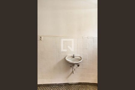 Banheiro de kitnet/studio para alugar com 1 quarto, 44m² em República, São Paulo