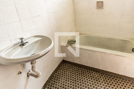 Banheiro de kitnet/studio para alugar com 1 quarto, 44m² em República, São Paulo