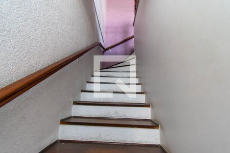 Casa à venda com 220m², 3 quartos e 3 vagasEscada