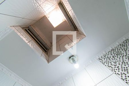 Casa à venda com 220m², 3 quartos e 3 vagasBanheiro Corredor