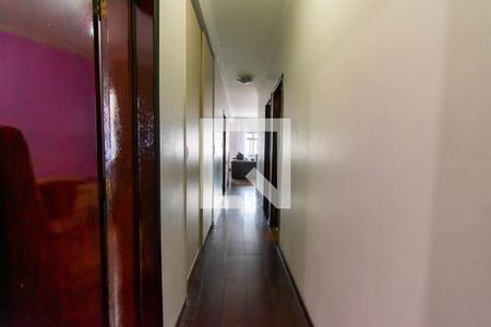 Casa à venda com 220m², 3 quartos e 3 vagasCorredor