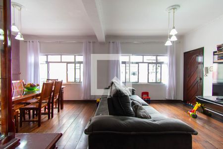 Casa à venda com 220m², 3 quartos e 3 vagasSala