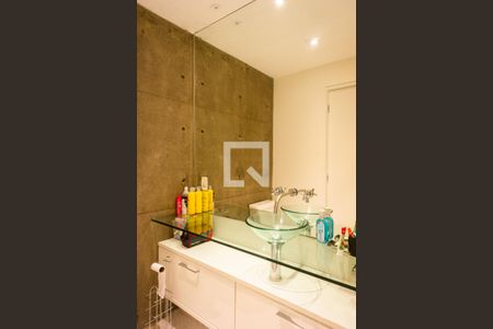 Banheiro de kitnet/studio para alugar com 1 quarto, 70m² em Vila Regente Feijó, São Paulo