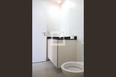 banheiro de apartamento para alugar com 1 quarto, 33m² em Mirandópolis, São Paulo