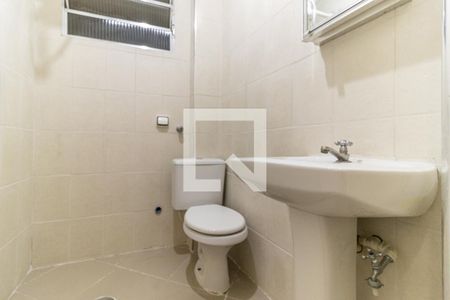 Banheiro de kitnet/studio para alugar com 1 quarto, 30m² em República, São Paulo