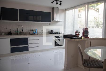 Casa à venda com 361m², 4 quartos e 6 vagasCozinha