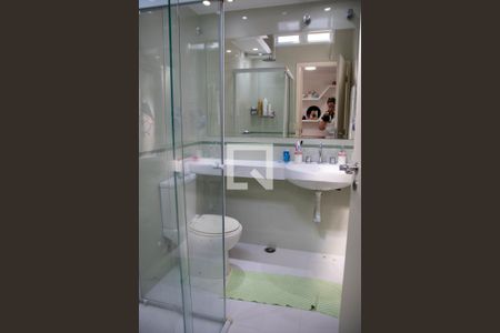 Casa à venda com 361m², 4 quartos e 6 vagasBanheiro do Quarto 3