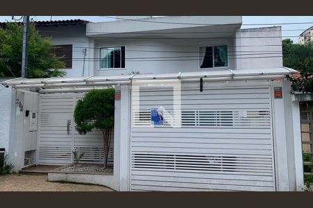 Casa à venda com 361m², 4 quartos e 6 vagasFachada