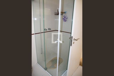 Casa à venda com 361m², 4 quartos e 6 vagasBanheiro do Quarto 1