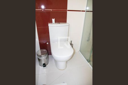 Casa à venda com 361m², 4 quartos e 6 vagasBanheiro do Quarto 1