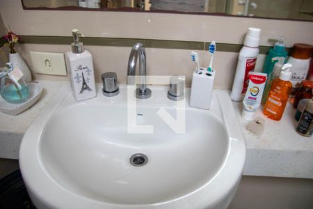 Casa à venda com 361m², 4 quartos e 6 vagasBanheiro do Quarto 2